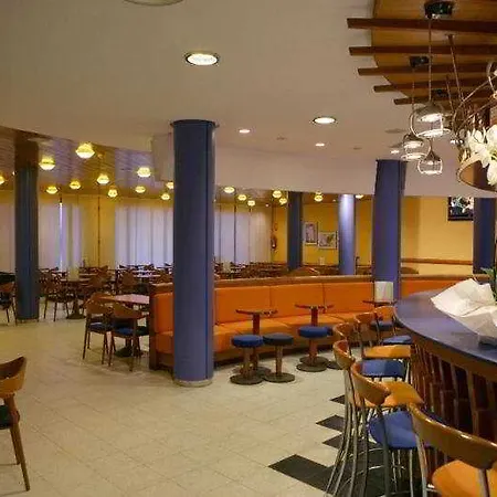 מלון Fenals Garden 4*